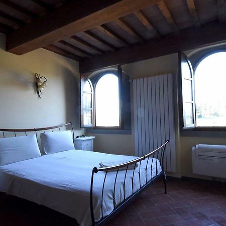 דירות לסטרה א סיניה Historical Palace In The Heart Of Tuscany מראה חיצוני תמונה