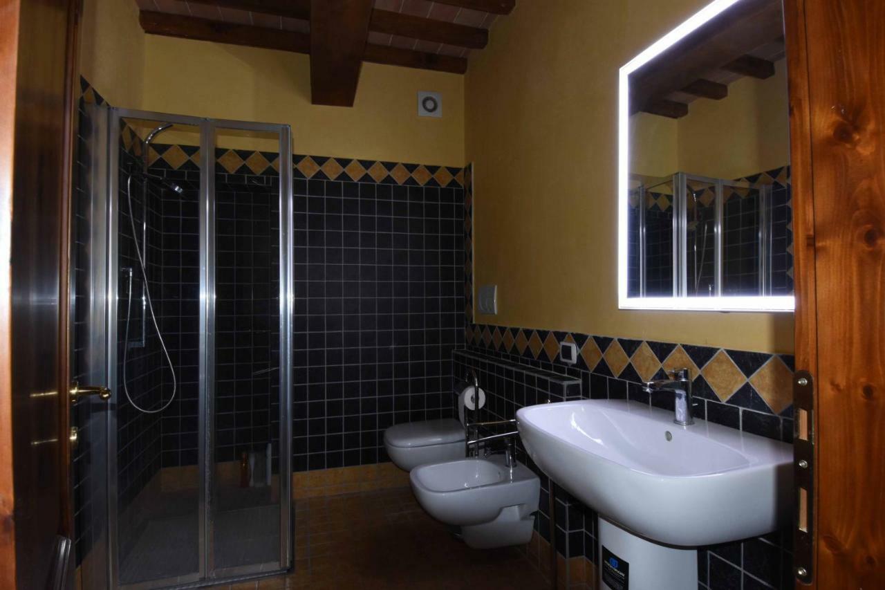 דירות לסטרה א סיניה Historical Palace In The Heart Of Tuscany מראה חיצוני תמונה